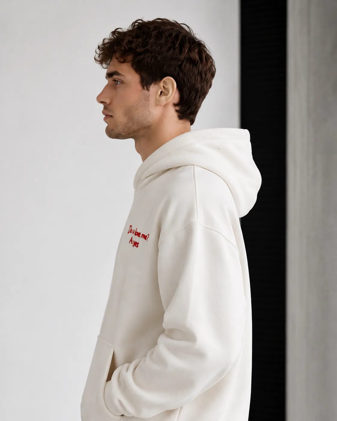Pull love , vue de profil